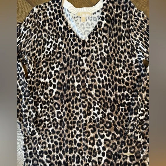 Michael Kors Women’s V-Neck Leopard Print Lightweight Sweater Size Small - Picture 14 of 14